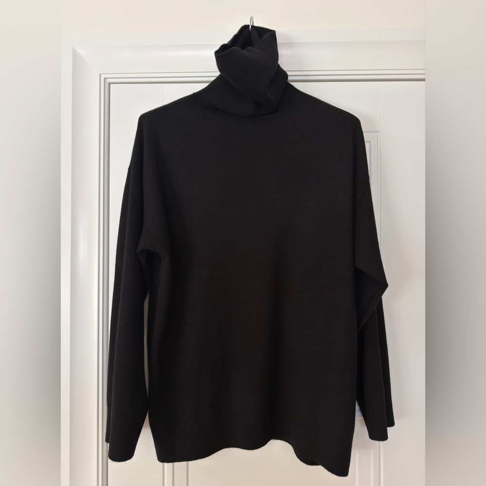 H&M Premium 100% cashmere oversized sweater in classic black, size XS.